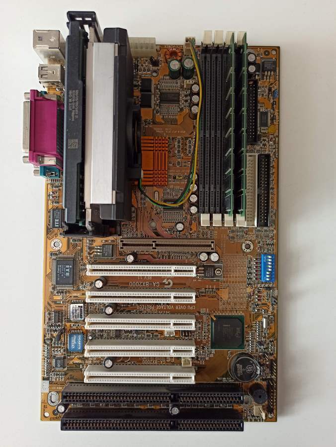 Gigabyte GA-BX2000 Intel 440BX Anakart