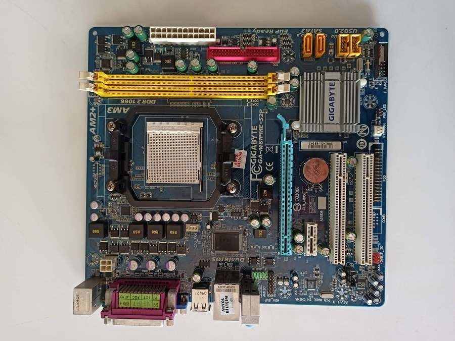 Gigabyte GA-M61PME-S2P Nvidia Gf 6100/nForce 430 DDR2 1066MHz Soket 940 AM2+ Anakart