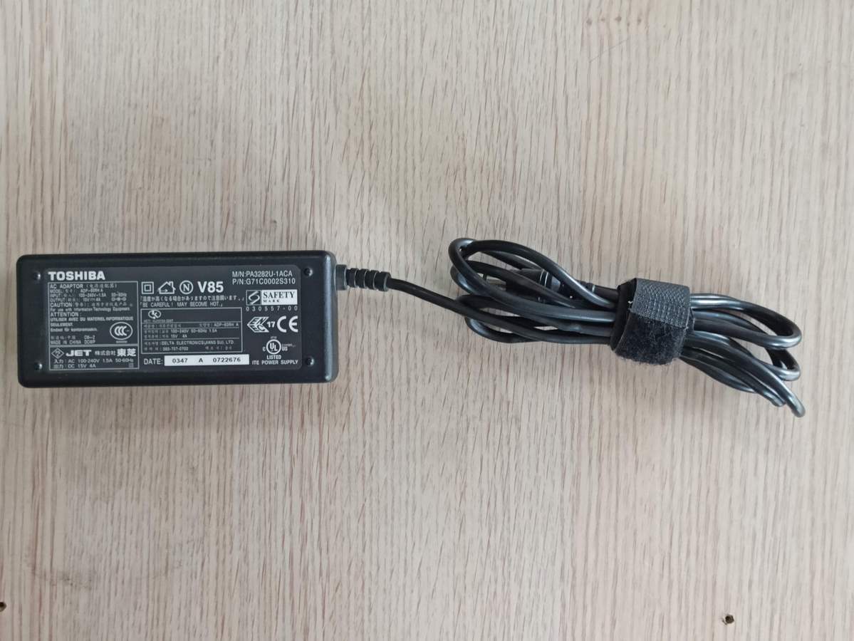 Chargeur Toshiba ADP-60RH A (15V 4A) – Modèles PA3282U-1ACA, G71C0002S310