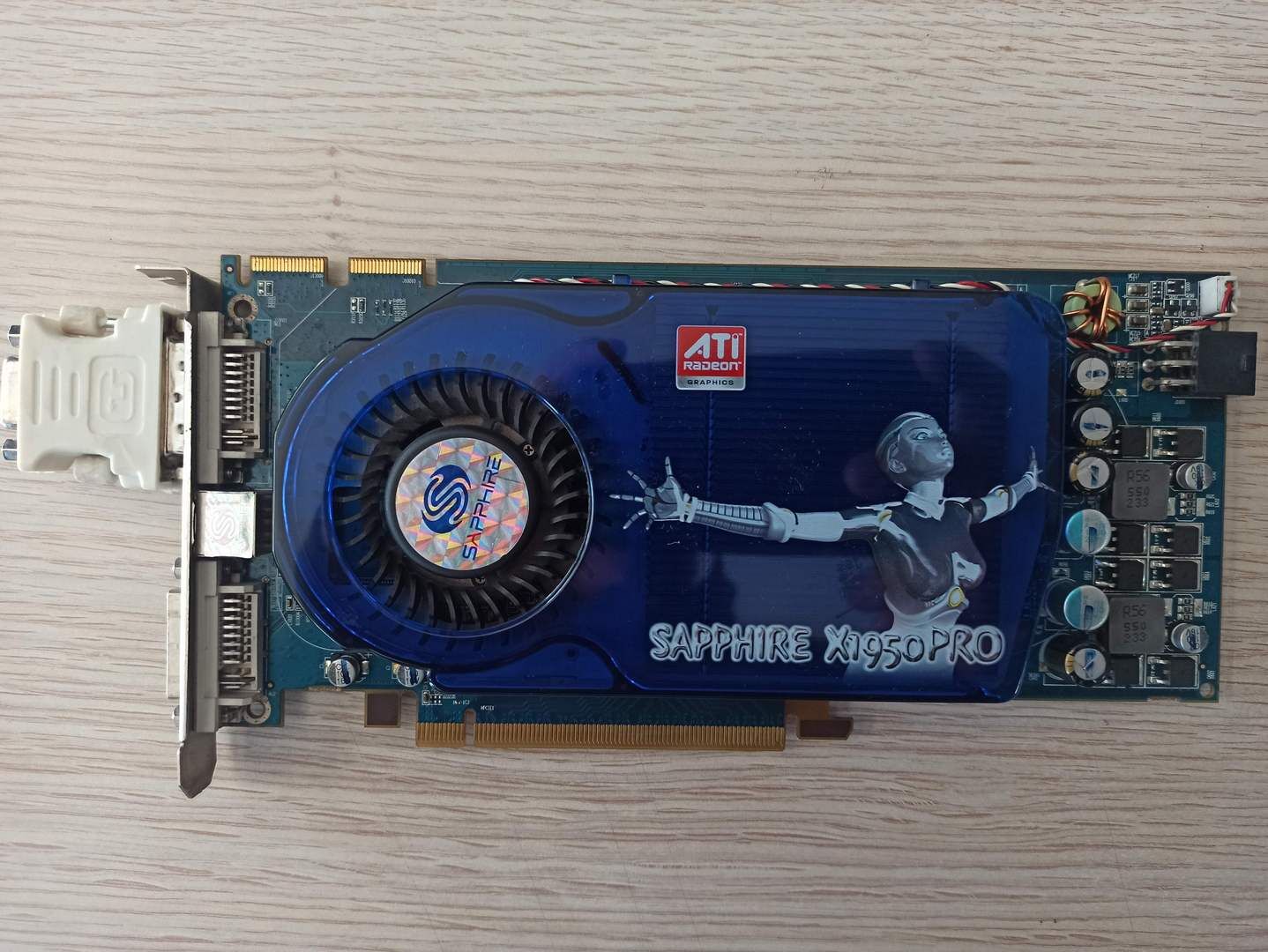 SAPPHIRE ATI RADEON X1950 PRO 512 MB 256 BIT GDDR3 PCI-E X16