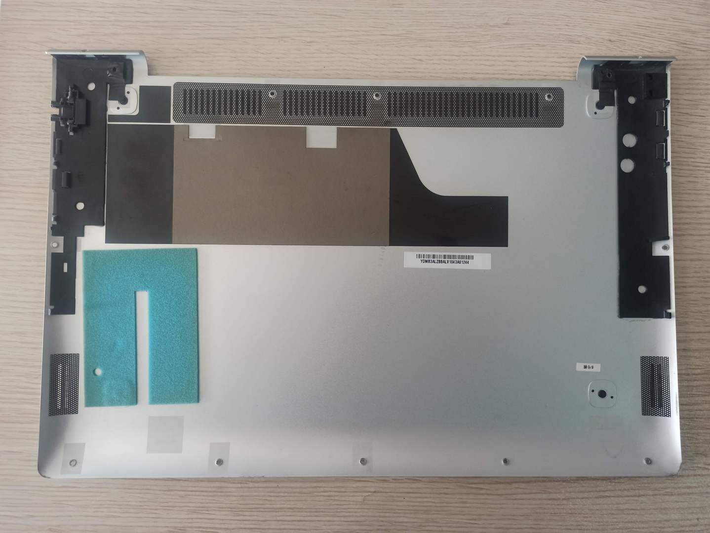 Lenovo IdeaPad U530 Touch Alt Kasa