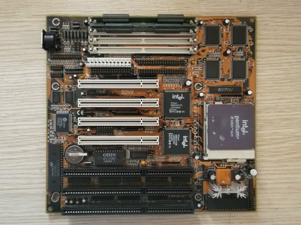 Zida Tomato 5DVX REV 1.22 Socket 7 Intel SB82437VX 3 X ISA SLOT