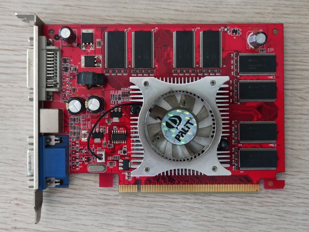 Palit X550 PCI-E 256 MB TV-OUT DVI EKRAN KARTI