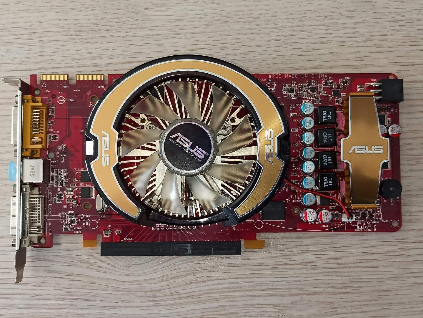 ASUS Radeon HD 3870 512MB GDDR4 EAH3870/G/HTDI/512m/A
