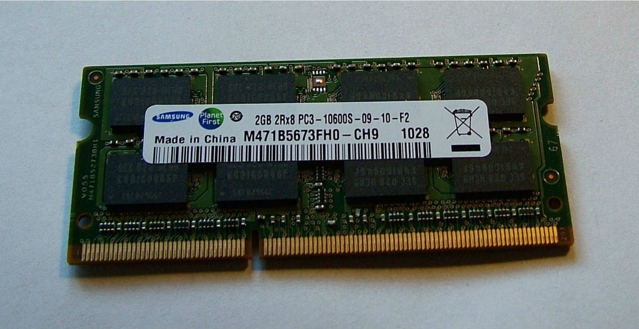 SAMSUNG 2 GB 2Rx8 PC3 10600S 9-10-F2 DDR3 NOTEBOOK RAM