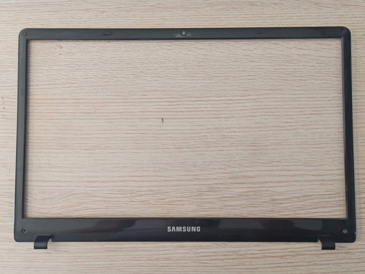 NP305E5A BEZEL NP305 BEZEL BA75-03401B