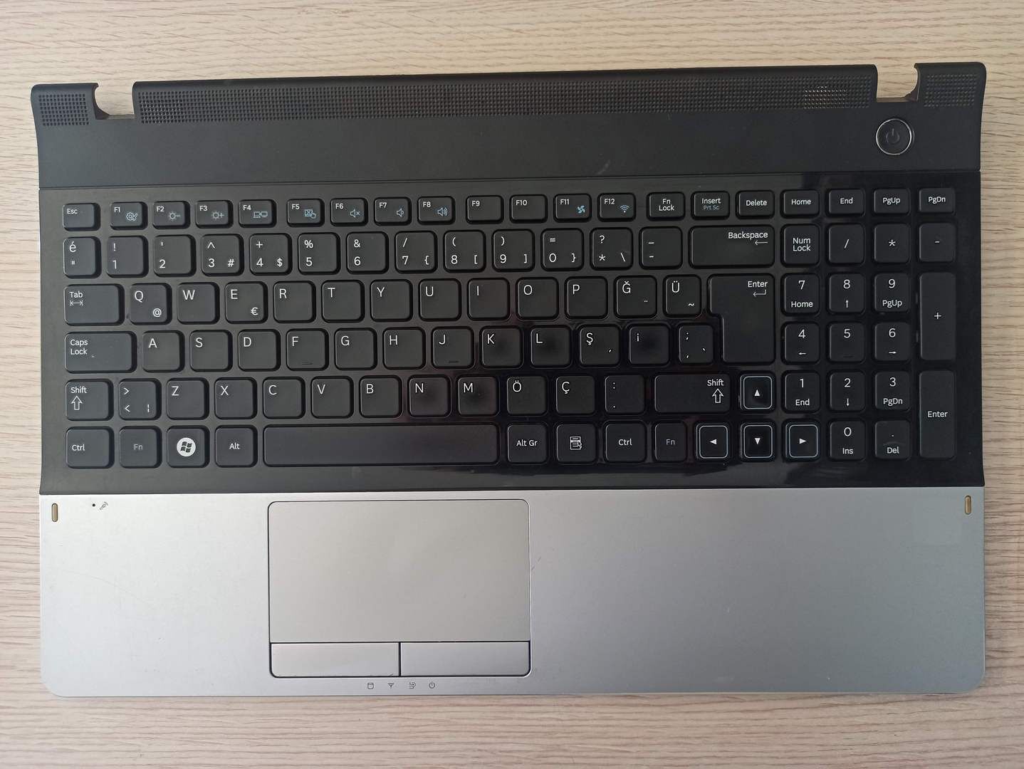 NP305E5A ÜST KASA NP305 ÜST KASA BA75-03416F