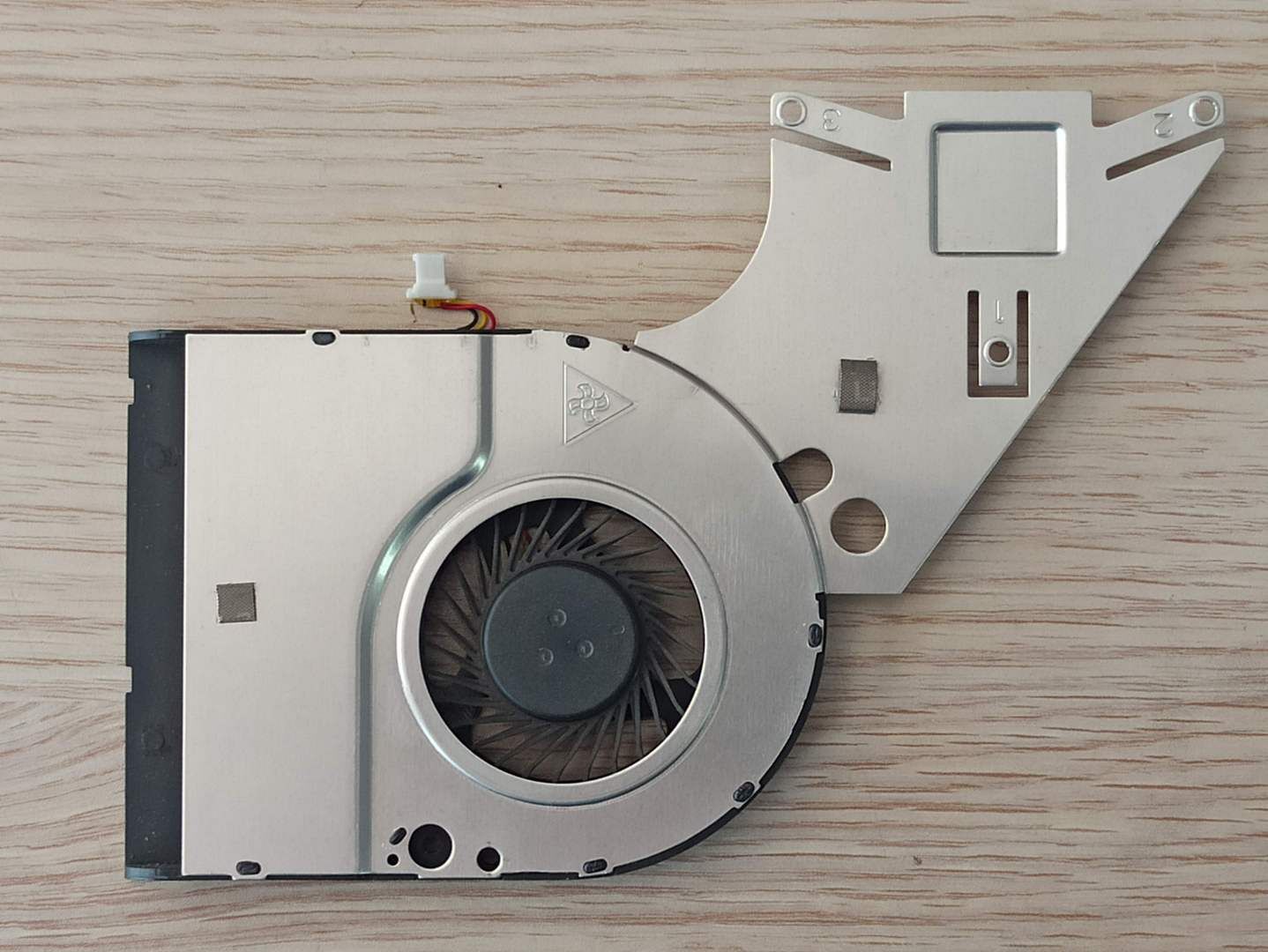 Acer E1-510 Fan MF60070V1-C250-G99 AT12R001SS0