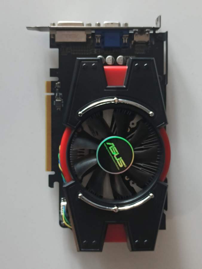 ASUS EAH6750/DI/1GD5 1 GB HD 6750 128 BIT EKRAN KARTI