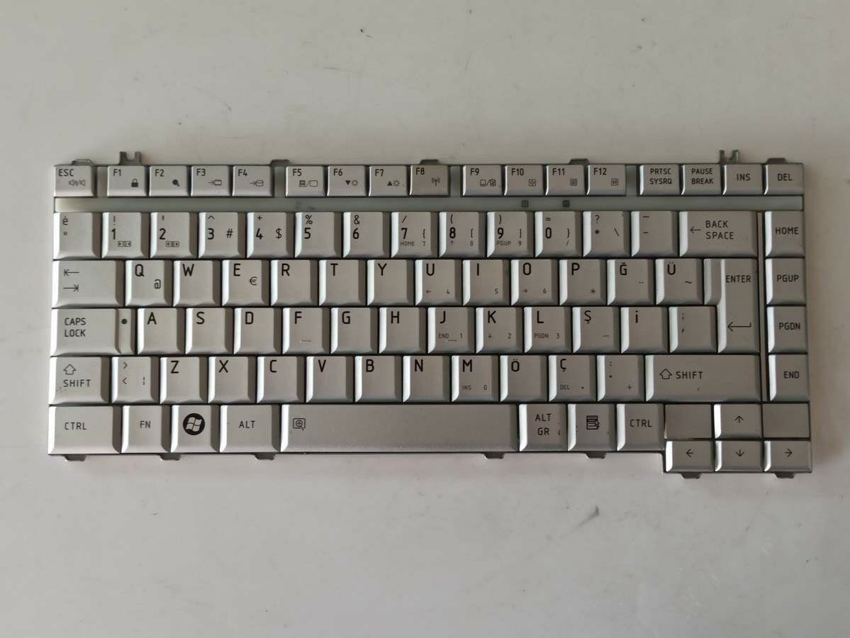 Toshiba A200 KLAVYE GÜMÜŞ PK1301801J0 MP-06866TQ-6983 K000049600