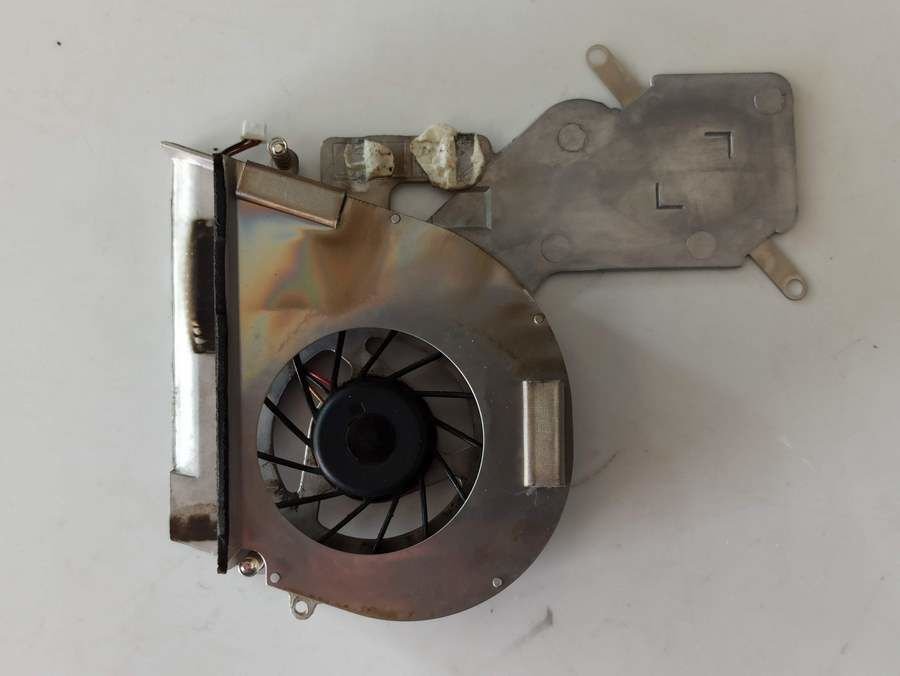 Toshiba A200 FAN AT019000110 F6M1-CCW DFS531405MC0T